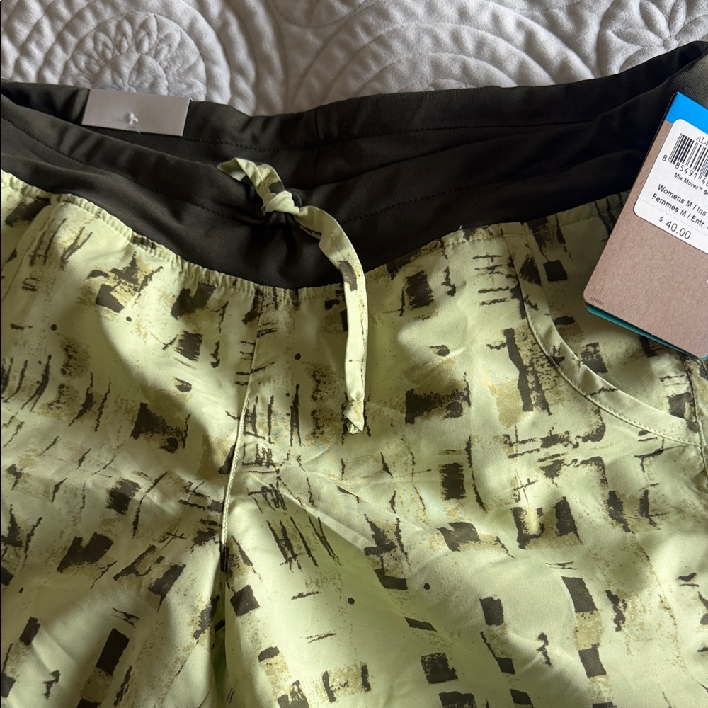 Stylish Green Abstract Pattern Shorts